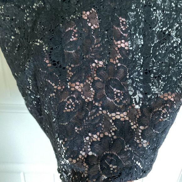 Women's Lace Crop Camisole Size Small Black - Picture 3 of 6